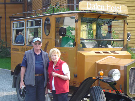 01473 THELMA & JIM MILLAR AT DALEN.
