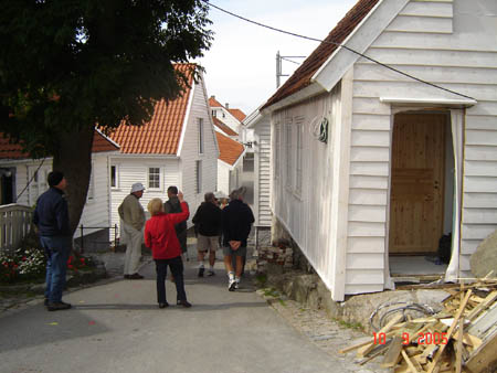 01502 WALKING THRU SKUDESHAVN